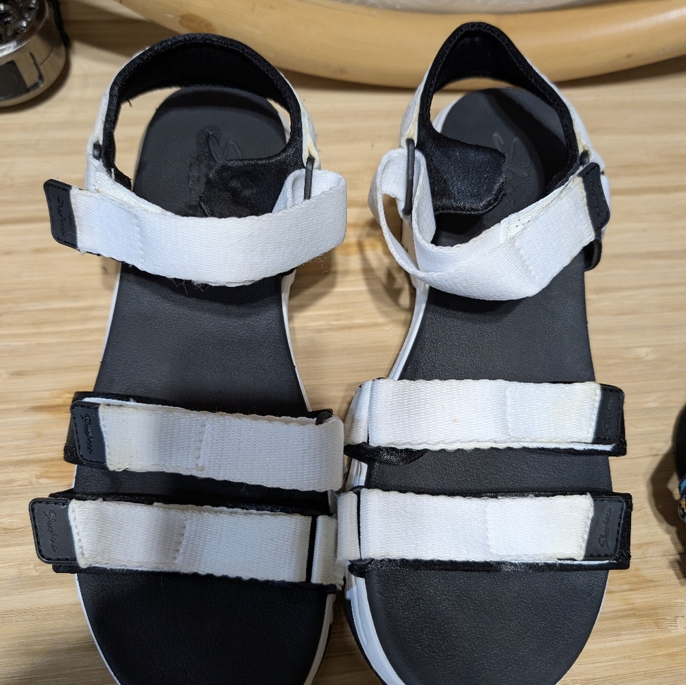 Skechers Yoga Foam women’s Black platform Sandals size 9
